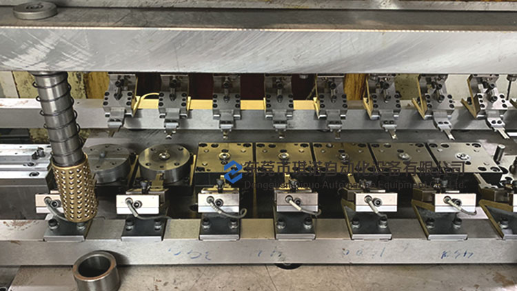 連續(xù)模內(nèi)沖壓機械手 連續(xù)模內(nèi)沖壓機械手